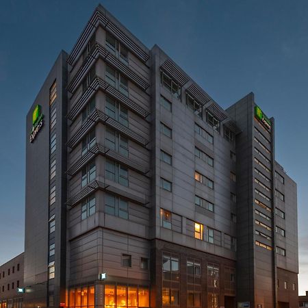 Holiday Inn Express Swindon City Centre By Ihg Экстерьер фото