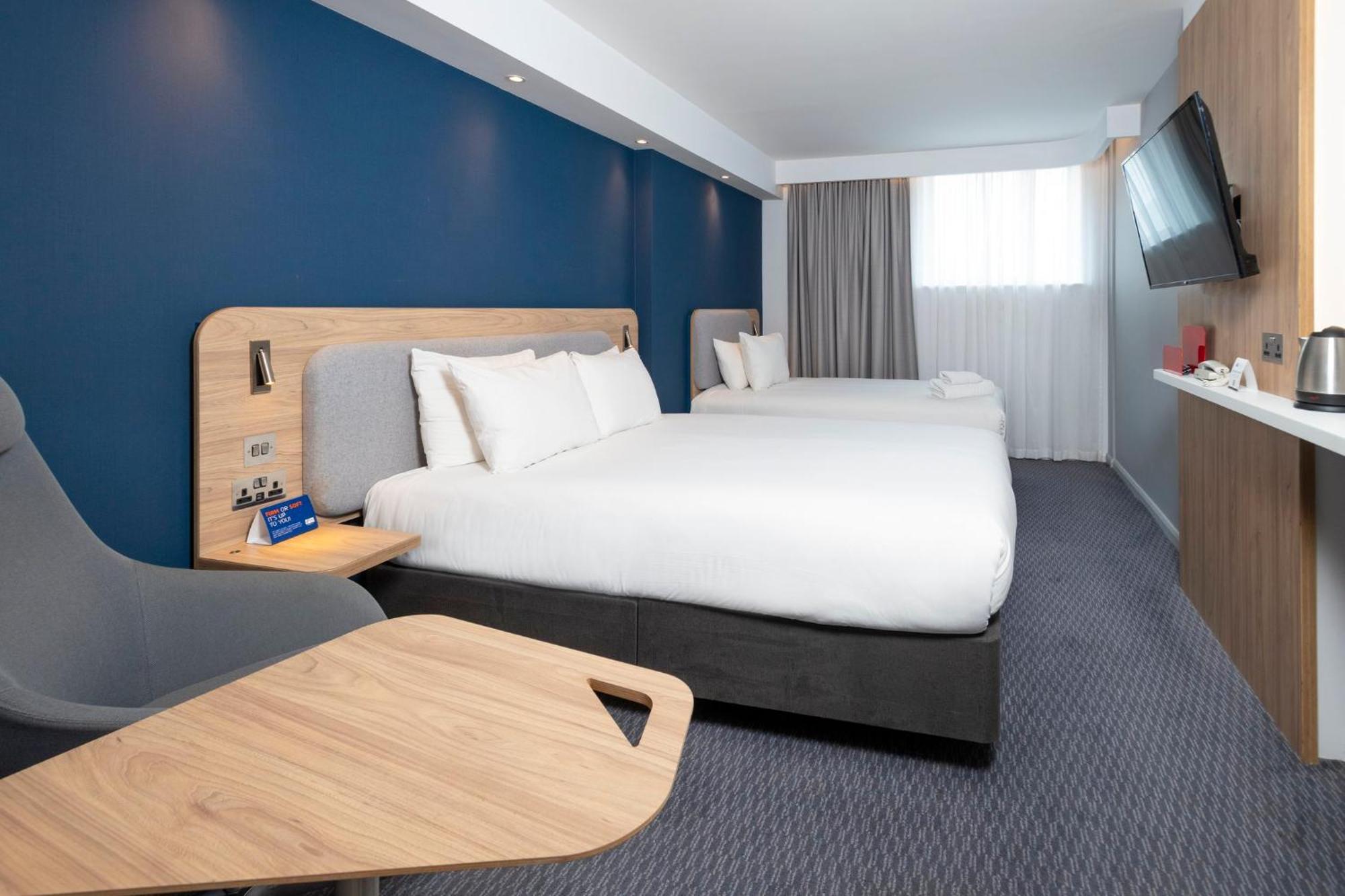 Holiday Inn Express Swindon City Centre By Ihg Экстерьер фото