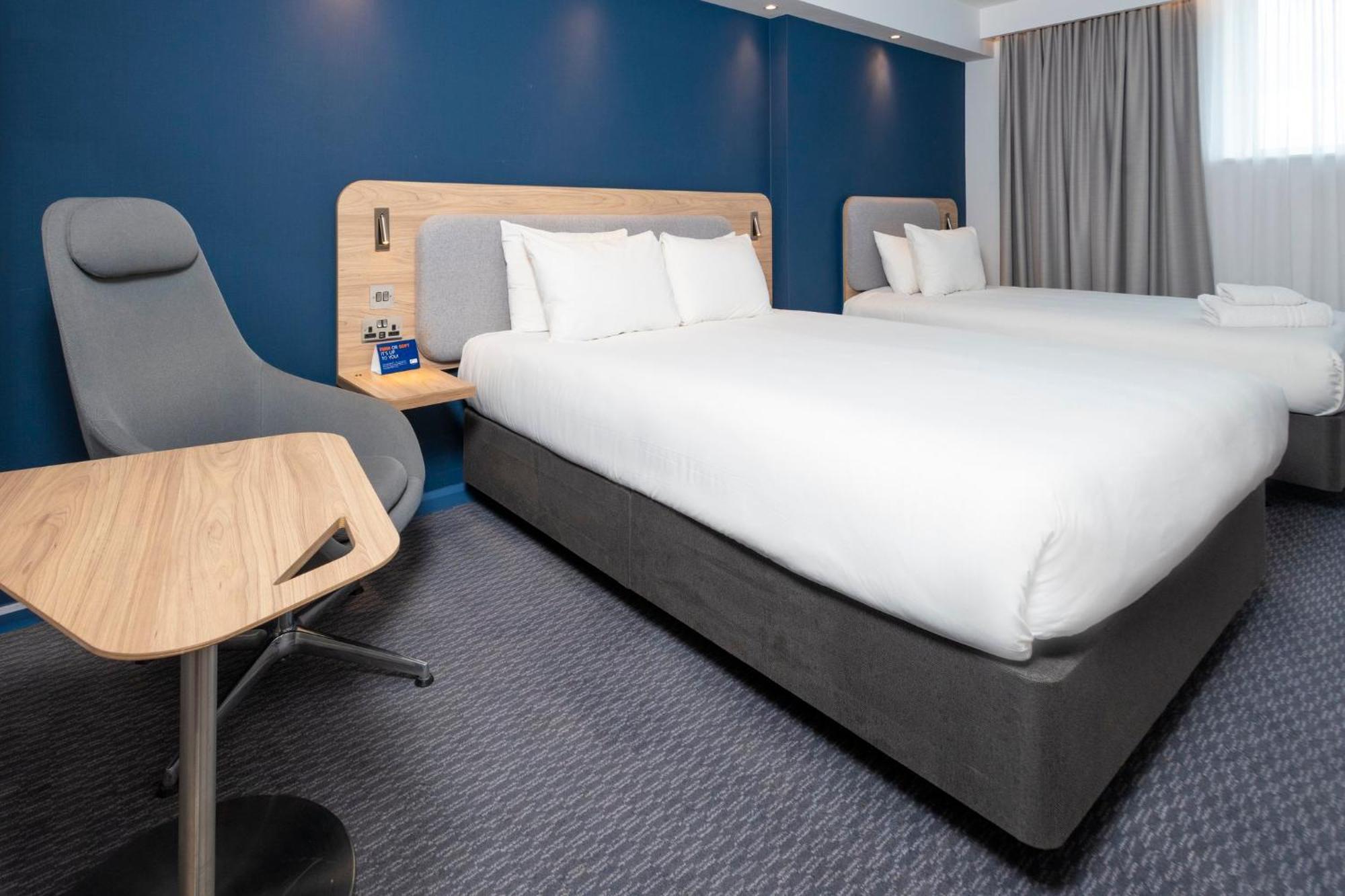 Holiday Inn Express Swindon City Centre By Ihg Экстерьер фото
